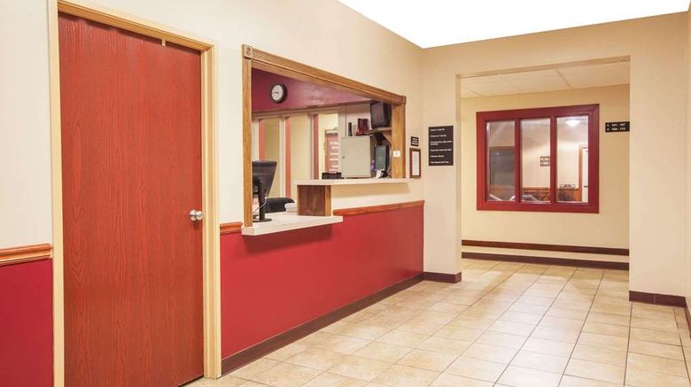<b>Super 8 Mason City Lobby</b>. Images powered by <a href="https://iceportal.shijigroup.com/" title="IcePortal" target="_blank">IcePortal</a>.