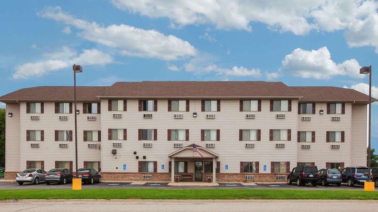 Super 8 Mason City Exterior. Images powered by <a href="https://iceportal.shijigroup.com" target="_blank" rel="noopener">Ice Portal</a>.