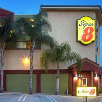 Super 8 Los Angeles Downtown