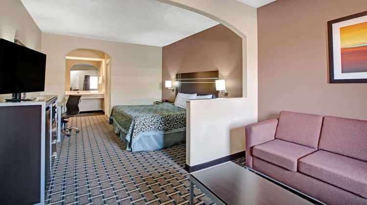 Days Inn & Suites Houston North/FM 1960 Suite
