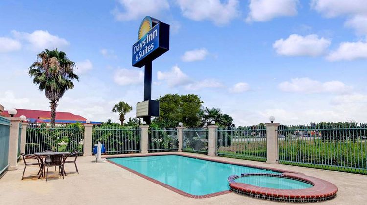Days Inn & Suites Houston North/FM 1960 Pool