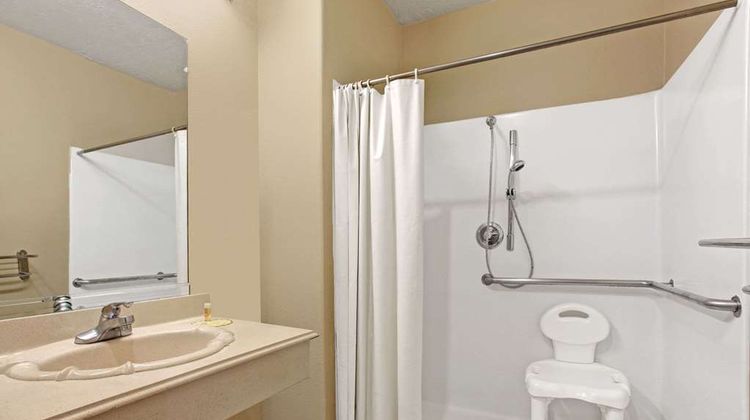 Days Inn & Suites Houston North/FM 1960 Room