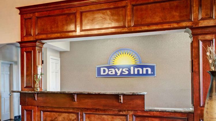 Days Inn & Suites Houston North/FM 1960 Lobby