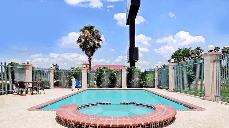 Days Inn & Suites Houston North/FM 1960 Pool