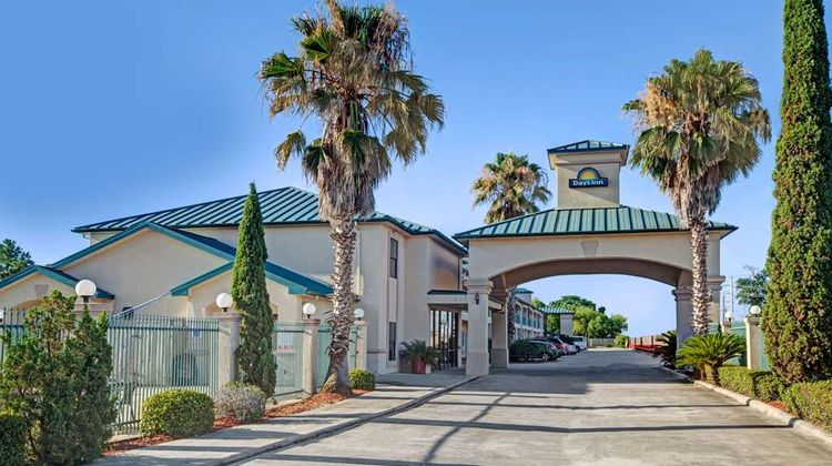 Days Inn & Suites Houston North/FM 1960 Exterior