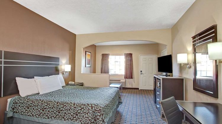 Days Inn & Suites Houston North/FM 1960 Room