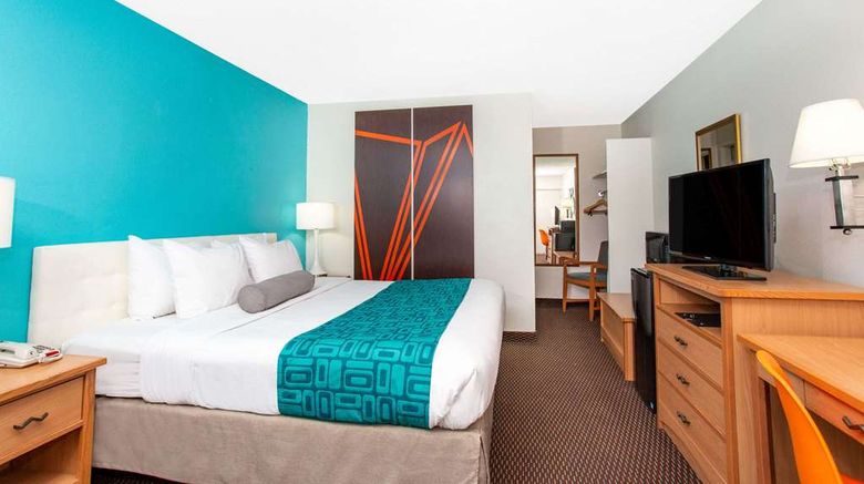 <b>Howard Johnson Express Colorado Springs Room</b>. Images powered by <a href="https://iceportal.shijigroup.com/" title="IcePortal" target="_blank">IcePortal</a>.