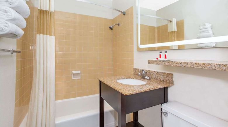 <b>Howard Johnson Express Colorado Springs Room</b>. Images powered by <a href="https://iceportal.shijigroup.com/" title="IcePortal" target="_blank">IcePortal</a>.