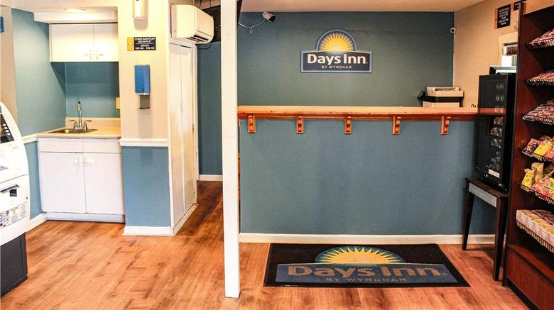<b>Days Inn Little River Lobby</b>. Images powered by <a href="https://iceportal.shijigroup.com/" title="IcePortal" target="_blank">IcePortal</a>.