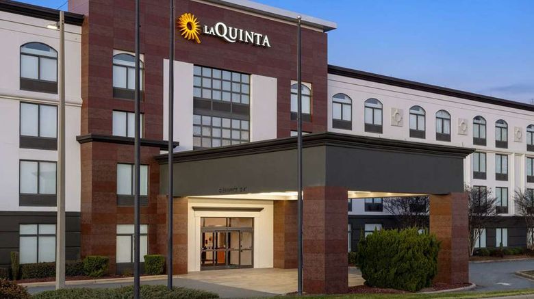 <b>La Quinta Inn & Suites Mooresville Exterior</b>. Images powered by <a href="https://iceportal.shijigroup.com/" title="IcePortal" target="_blank">IcePortal</a>.