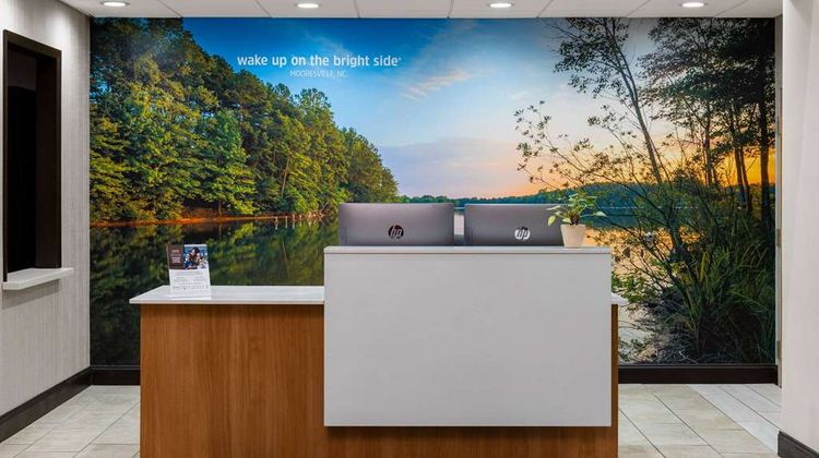 La Quinta Inn & Suites Mooresville Lobby