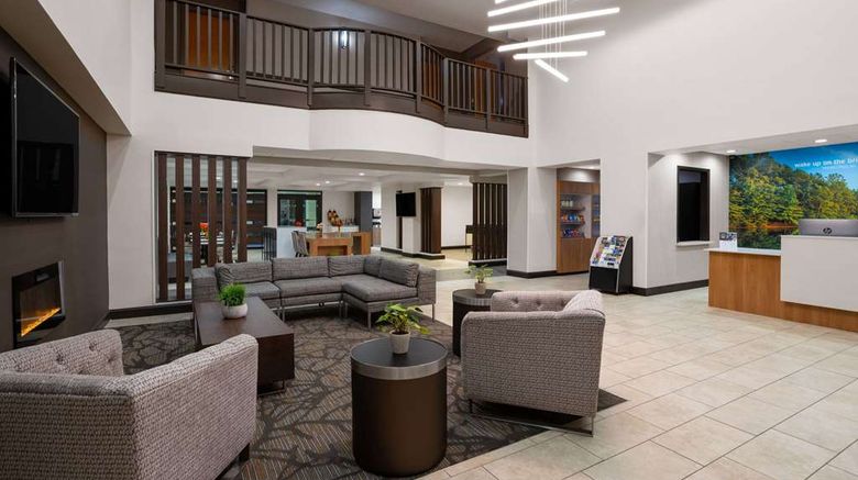 <b>La Quinta Inn & Suites Mooresville Lobby</b>. Images powered by <a href="https://iceportal.shijigroup.com/" title="IcePortal" target="_blank">IcePortal</a>.