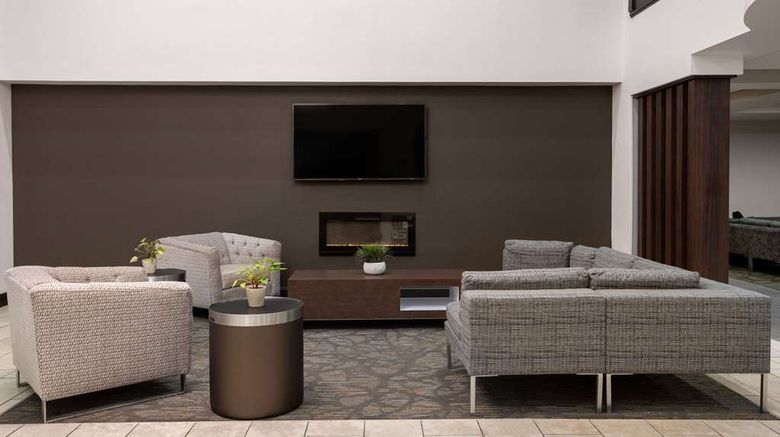 <b>La Quinta Inn & Suites Mooresville Lobby</b>. Images powered by <a href="https://iceportal.shijigroup.com/" title="IcePortal" target="_blank">IcePortal</a>.