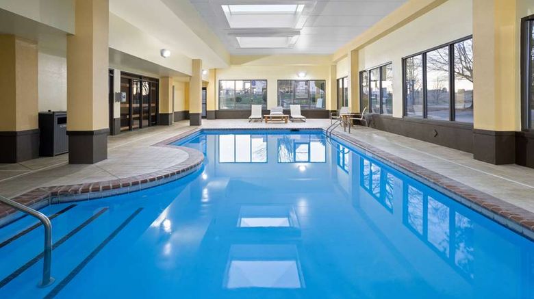 <b>La Quinta Inn & Suites Mooresville Pool</b>. Images powered by <a href="https://iceportal.shijigroup.com/" title="IcePortal" target="_blank">IcePortal</a>.