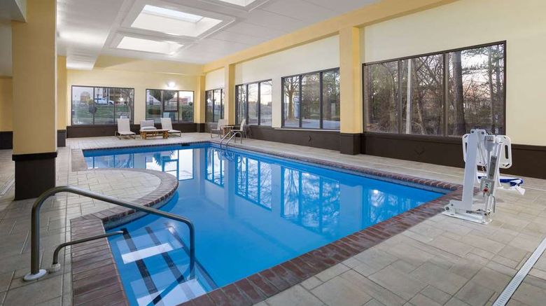 <b>La Quinta Inn & Suites Mooresville Pool</b>. Images powered by <a href="https://iceportal.shijigroup.com/" title="IcePortal" target="_blank">IcePortal</a>.