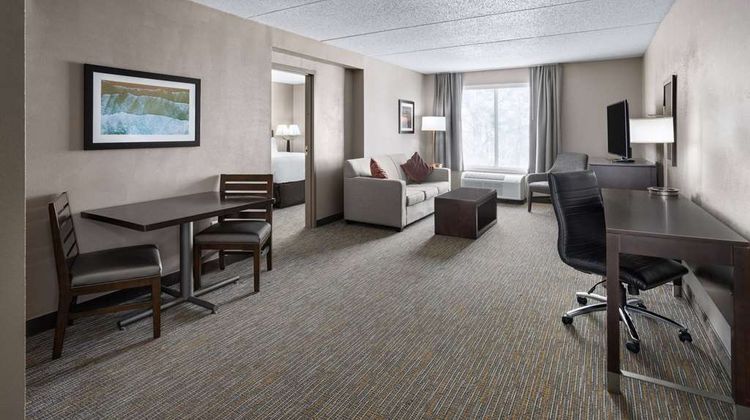 La Quinta Inn & Suites Mooresville Suite