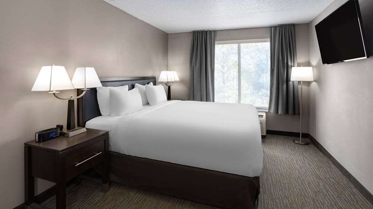 La Quinta Inn & Suites Mooresville Suite