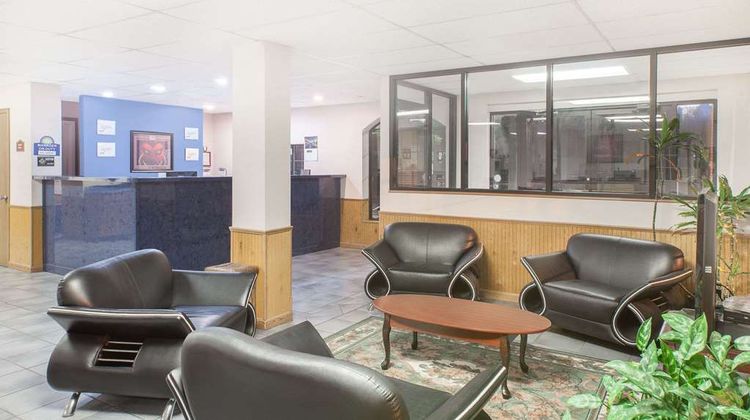 Days Inn Fayetteville Lobby
