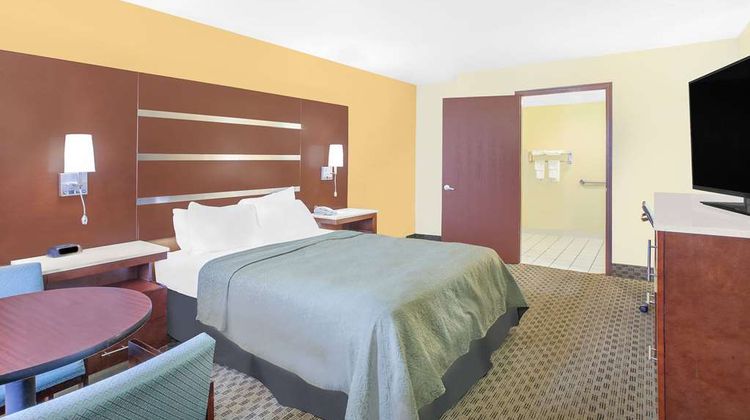 Days Inn Fayetteville Room