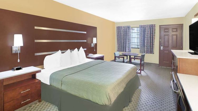 Days Inn Fayetteville Room