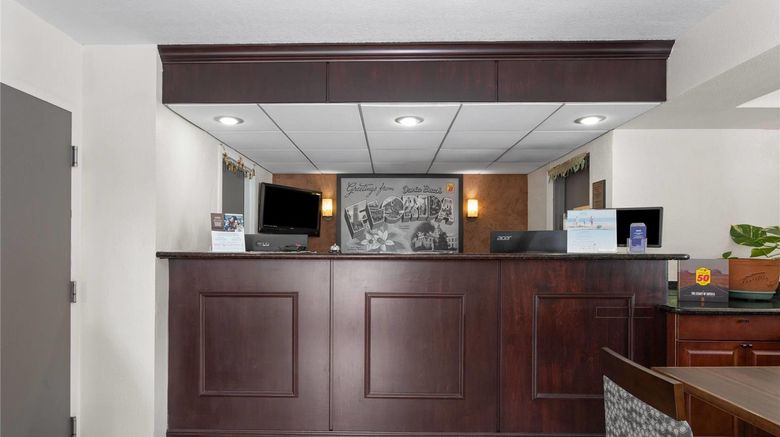 <b>Super 8 Dania/Fort Lauderdale Arpt Lobby</b>. Images powered by <a href="https://iceportal.shijigroup.com/" title="IcePortal" target="_blank">IcePortal</a>.