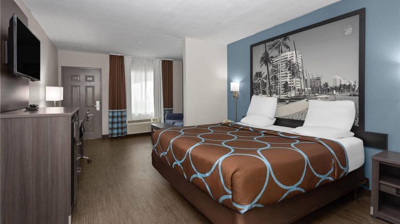 <b>Super 8 Dania/Fort Lauderdale Arpt Room</b>. Images powered by <a href="https://iceportal.shijigroup.com/" title="IcePortal" target="_blank">IcePortal</a>.