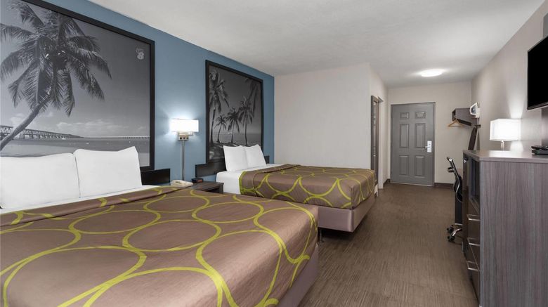 <b>Super 8 Dania/Fort Lauderdale Arpt Suite</b>. Images powered by <a href="https://iceportal.shijigroup.com/" title="IcePortal" target="_blank">IcePortal</a>.