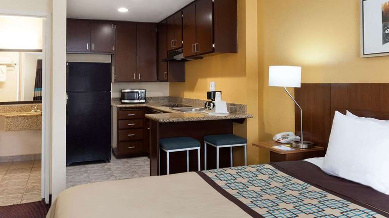 <b>Days Inn Mission Valley Qualcomm/SDSU Suite</b>. Images powered by <a href="https://iceportal.shijigroup.com/" title="IcePortal" target="_blank">IcePortal</a>.