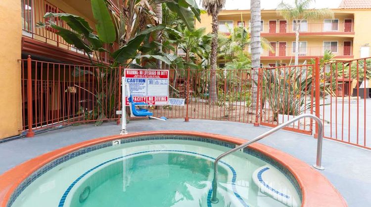 Days Inn Mission Valley Qualcomm/SDSU Pool