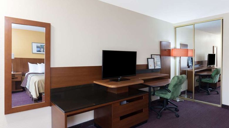 <b>Days Inn Mission Valley Qualcomm/SDSU Suite</b>. Images powered by <a href="https://iceportal.shijigroup.com/" title="IcePortal" target="_blank">IcePortal</a>.