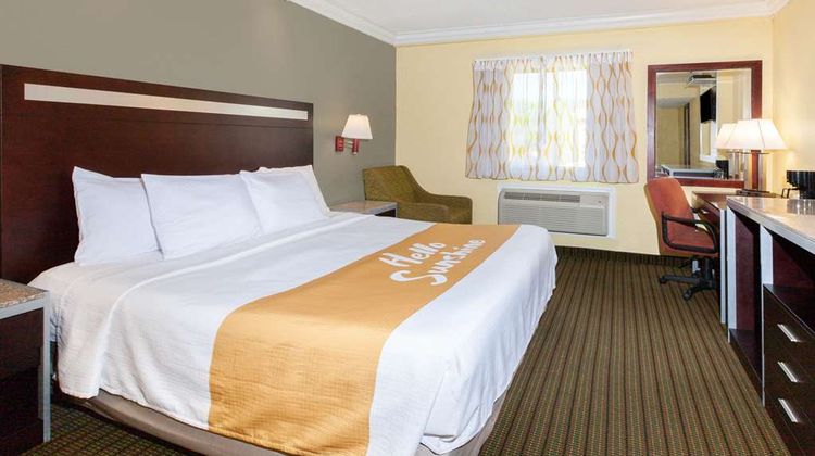 Days Inn Nanuet Spring Valley Room