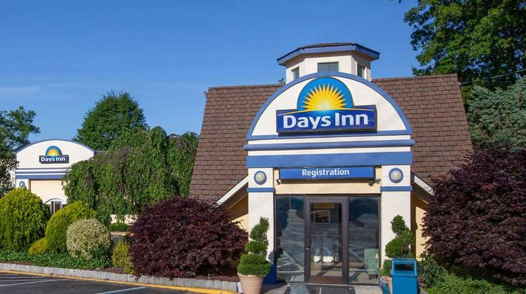 Days Inn Nanuet Spring Valley Exterior