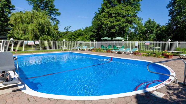 Days Inn Nanuet Spring Valley Pool