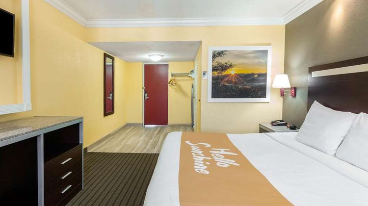 Days Inn Nanuet Spring Valley Room
