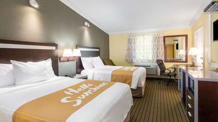 Days Inn Nanuet Spring Valley Room
