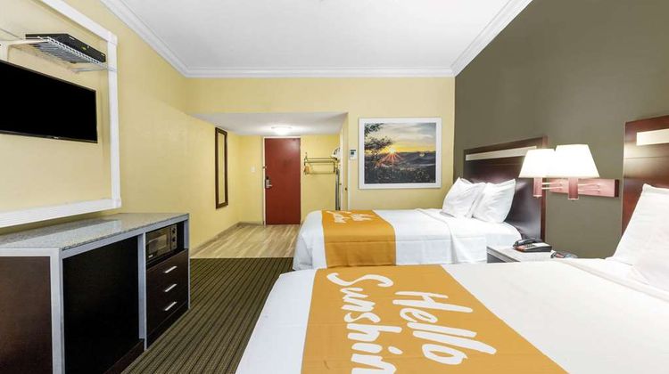 Days Inn Nanuet Spring Valley Room