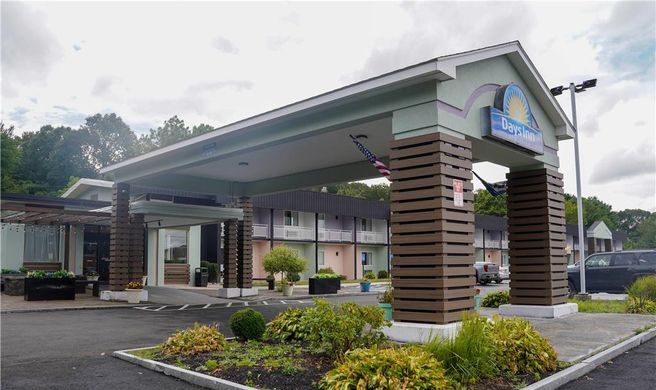 Days Inn Southington Exterior