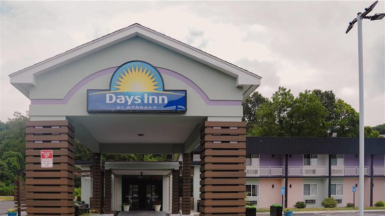 <b>Days Inn Southington Exterior</b>. Images powered by <a href="https://iceportal.shijigroup.com/" title="IcePortal" target="_blank">IcePortal</a>.