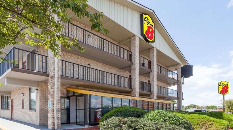 Super 8 Manassas Exterior