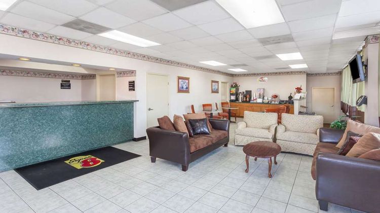 Super 8 Manassas Lobby