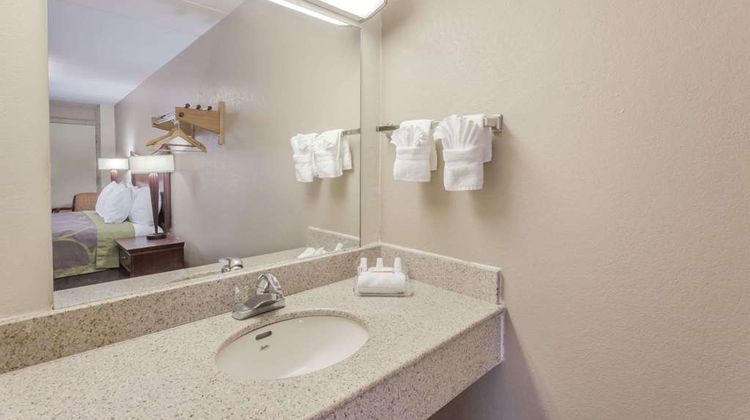 Super 8 Manassas Room