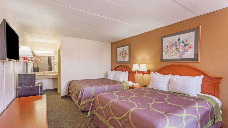 Super 8 Manassas Room