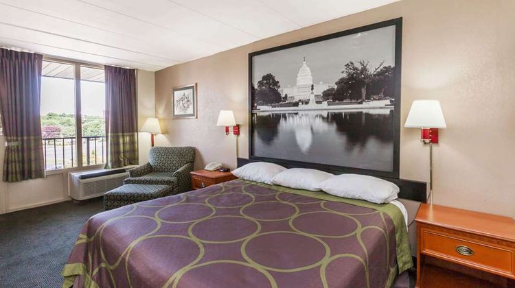 Super 8 Manassas Room