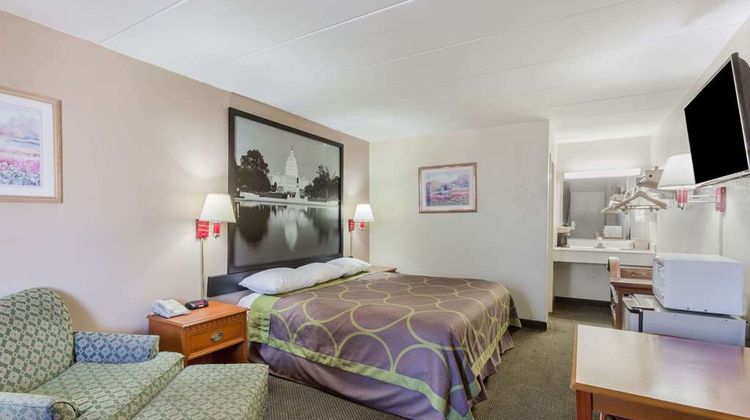 Super 8 Manassas Room