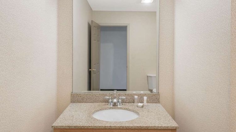 Howard Johnson Express Springfield Room