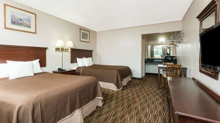 Howard Johnson Express Springfield Room