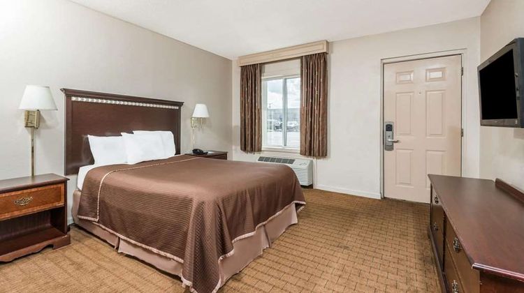 Howard Johnson Express Springfield Room