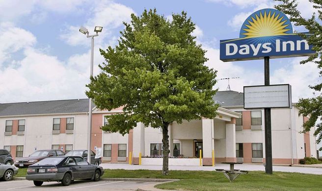 Days Inn Walcott Davenport Exterior