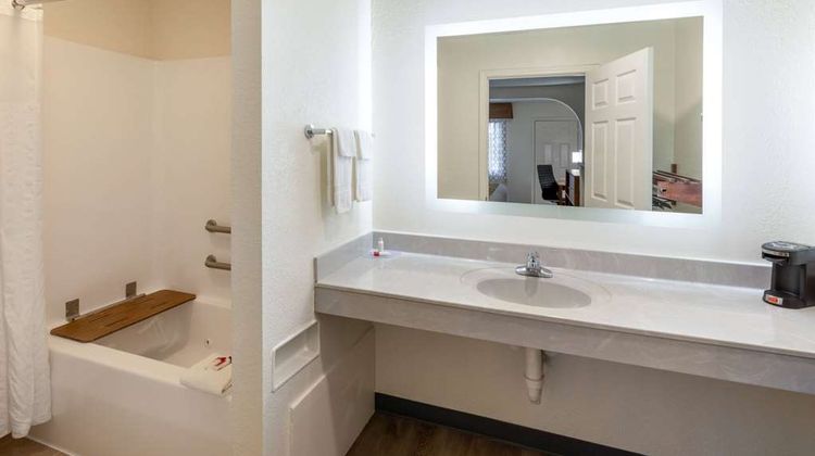 Baymont by Wyndham Biloxi/Ocean Springs Room