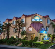 Days Inn by Wyndham Carlsbad Hotel Exterior